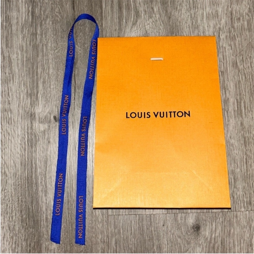 Louis Vuitton small gif box